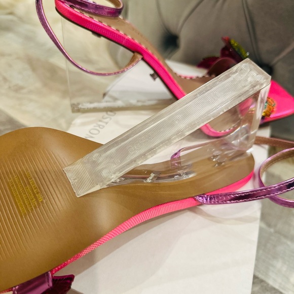 Butterfly Away … - Picture 6 of 8